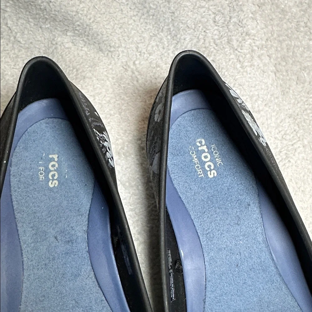 Crocs Eve Ballet Flat Size 8 Black Pointed Toe Floral Lightweight Waterproof